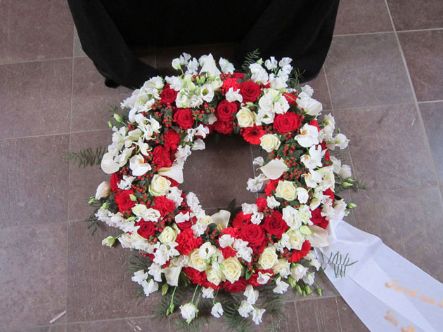 begravelseskrans blomster